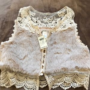 Bnwt, Arden B faux fur and crochet cropped Vest